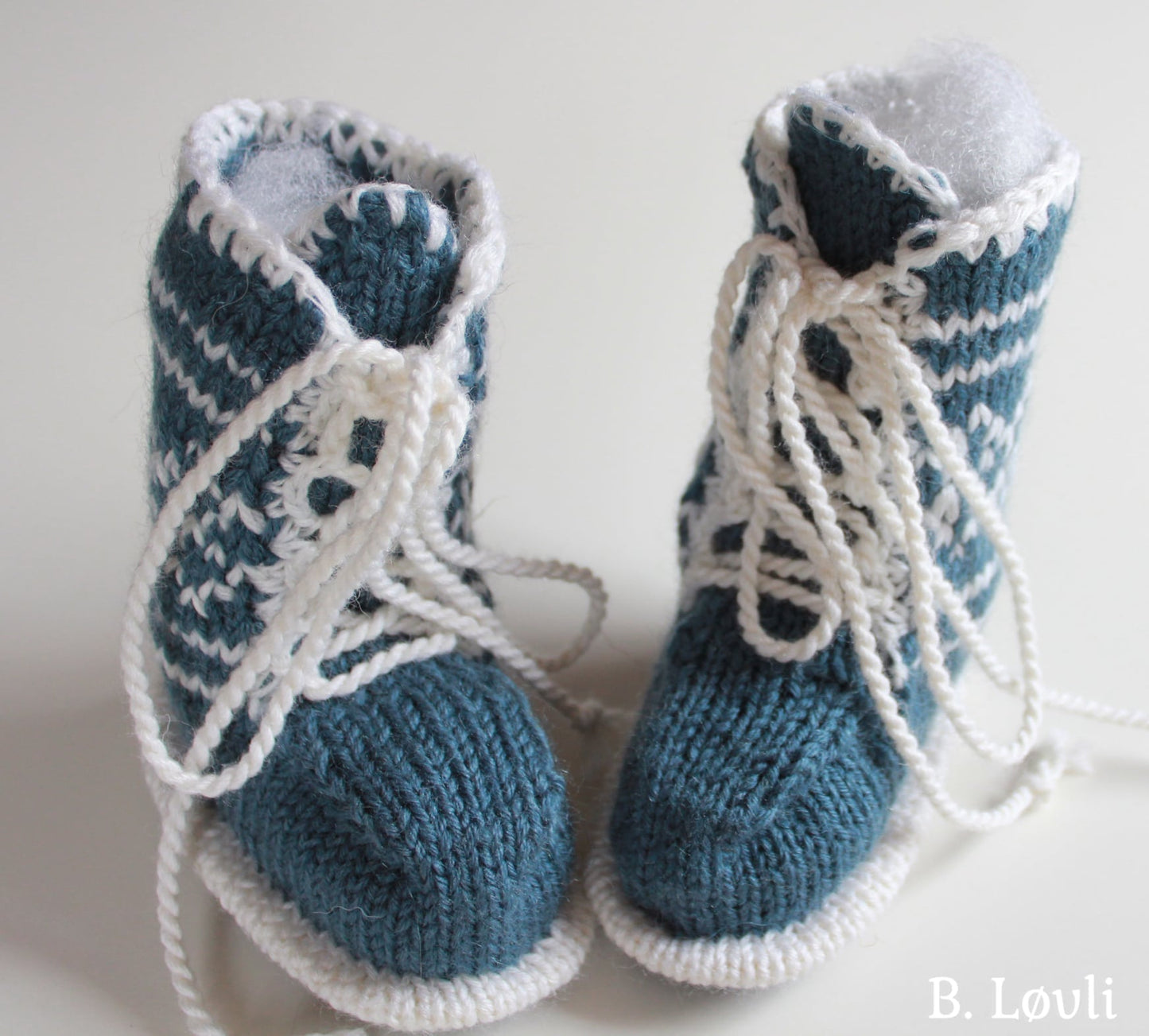 Babybooties med snøring