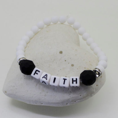 Armbånd Faith hvitt