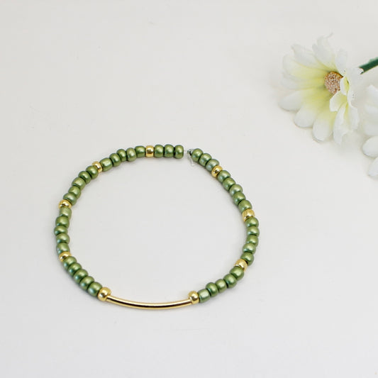 Mia - Enkelt armbånd i Metallic Olive Green farge